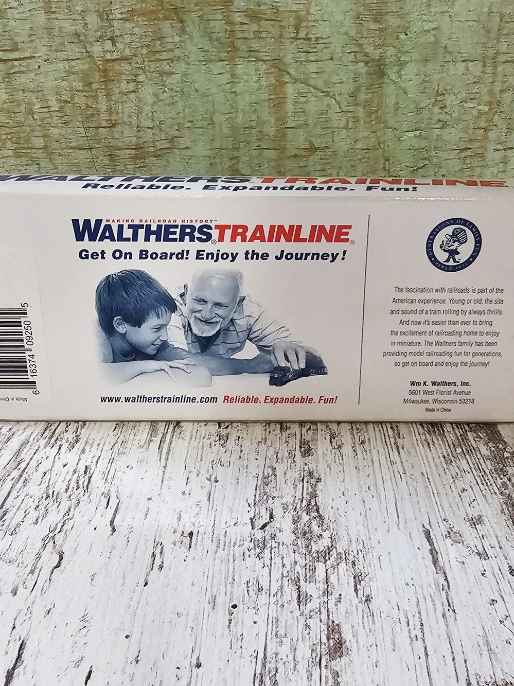 Walthers Trainline 931-1615 Baker's Chocolate HO Scale 40ft Tank Car